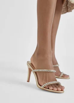 Sandalia de tacón y tiras