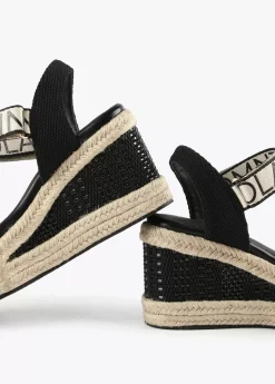 Sandalia negra tipo cuña