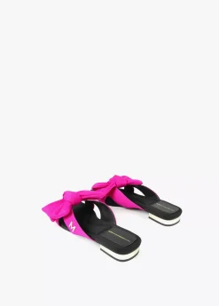 Sandalia plana con lazo