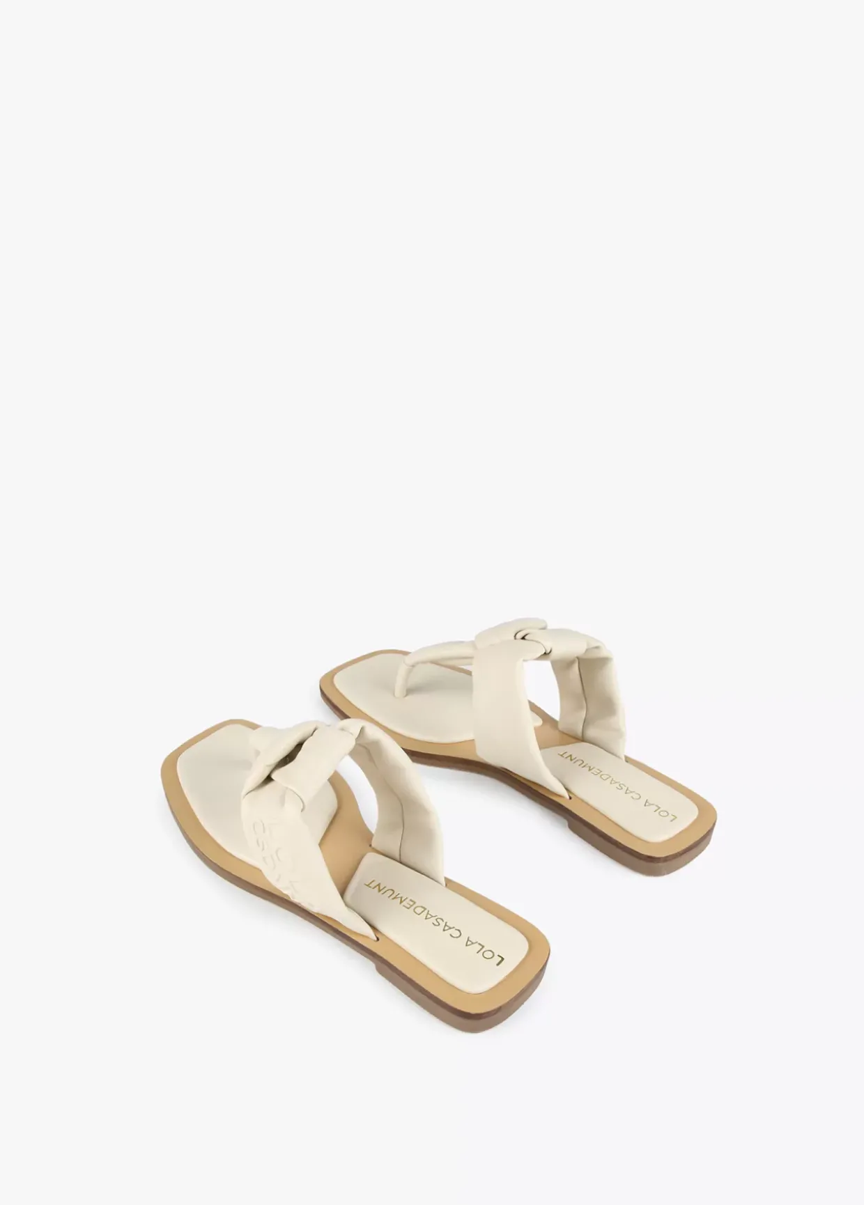 Sandalia plana de dedo