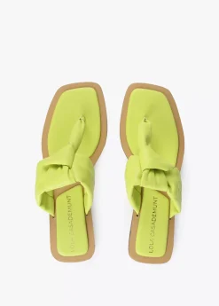 Sandalia plana de dedo