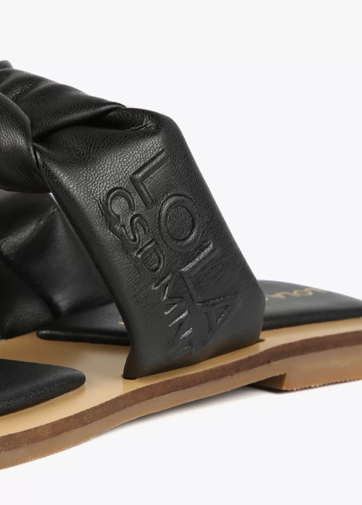 Sandalia plana de dedo