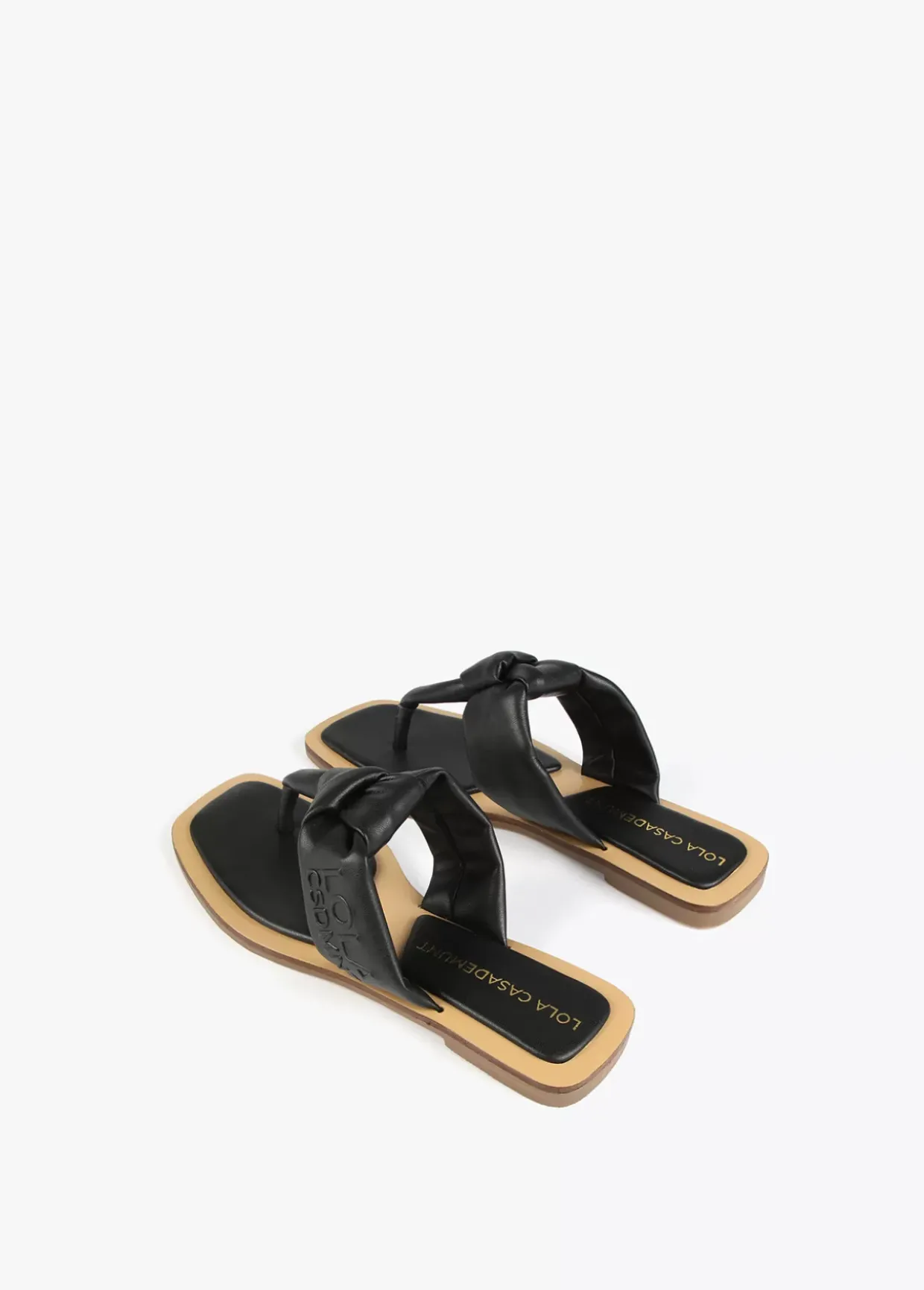 Sandalia plana de dedo