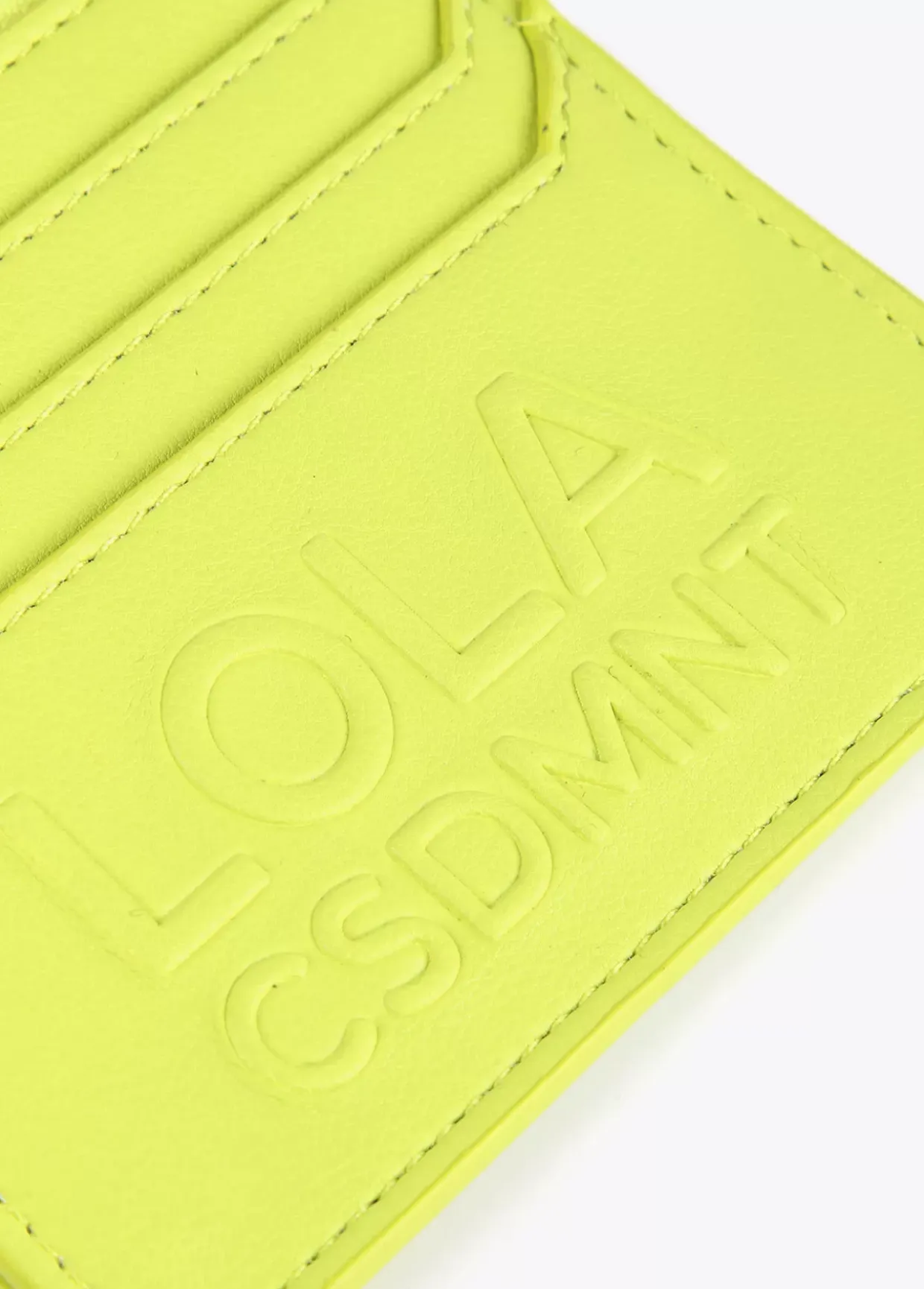 Tarjetero logo con relieve