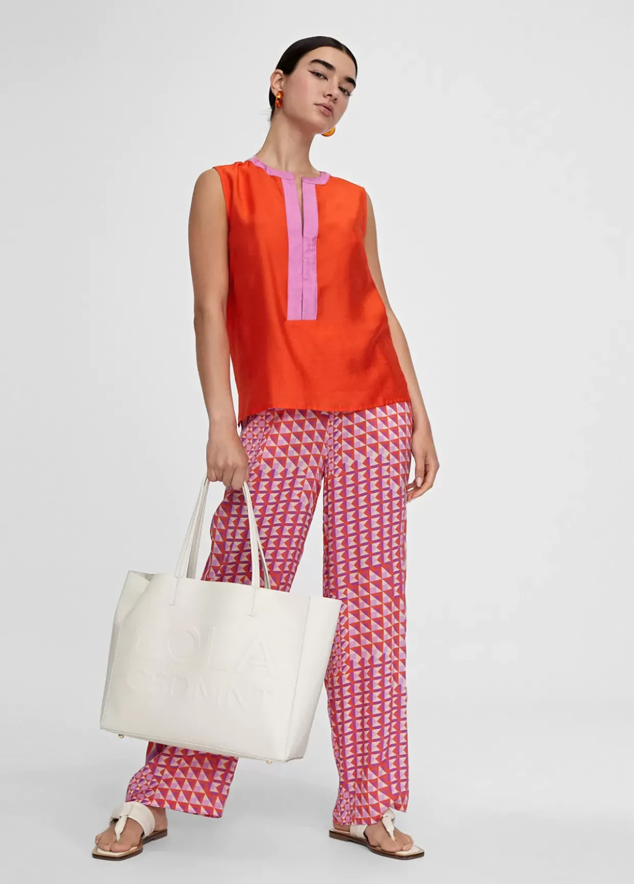 Top bicolor con aberturas