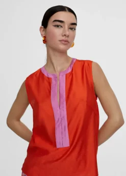 Top bicolor con aberturas