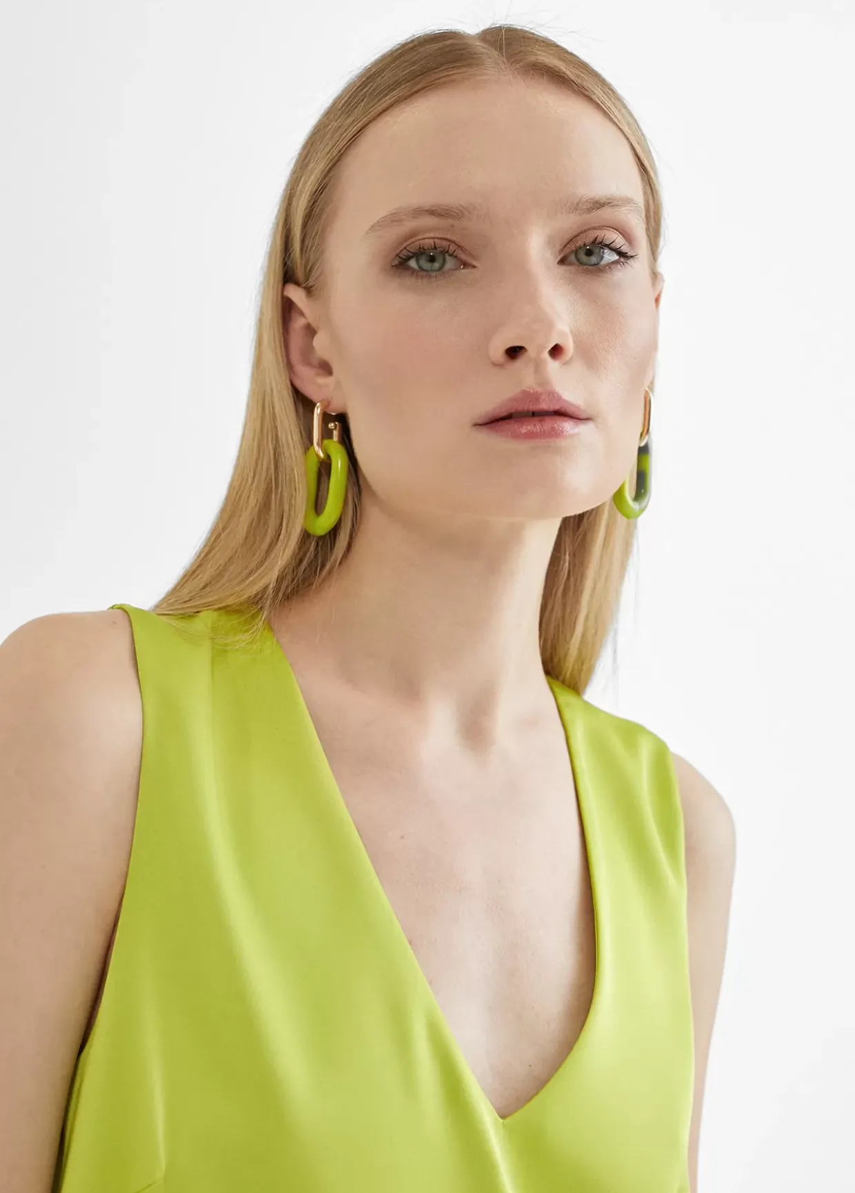 Top largo con aberturas