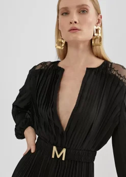 Vestido largo plisado y encaje