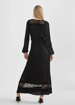 Vestido largo plisado y encaje