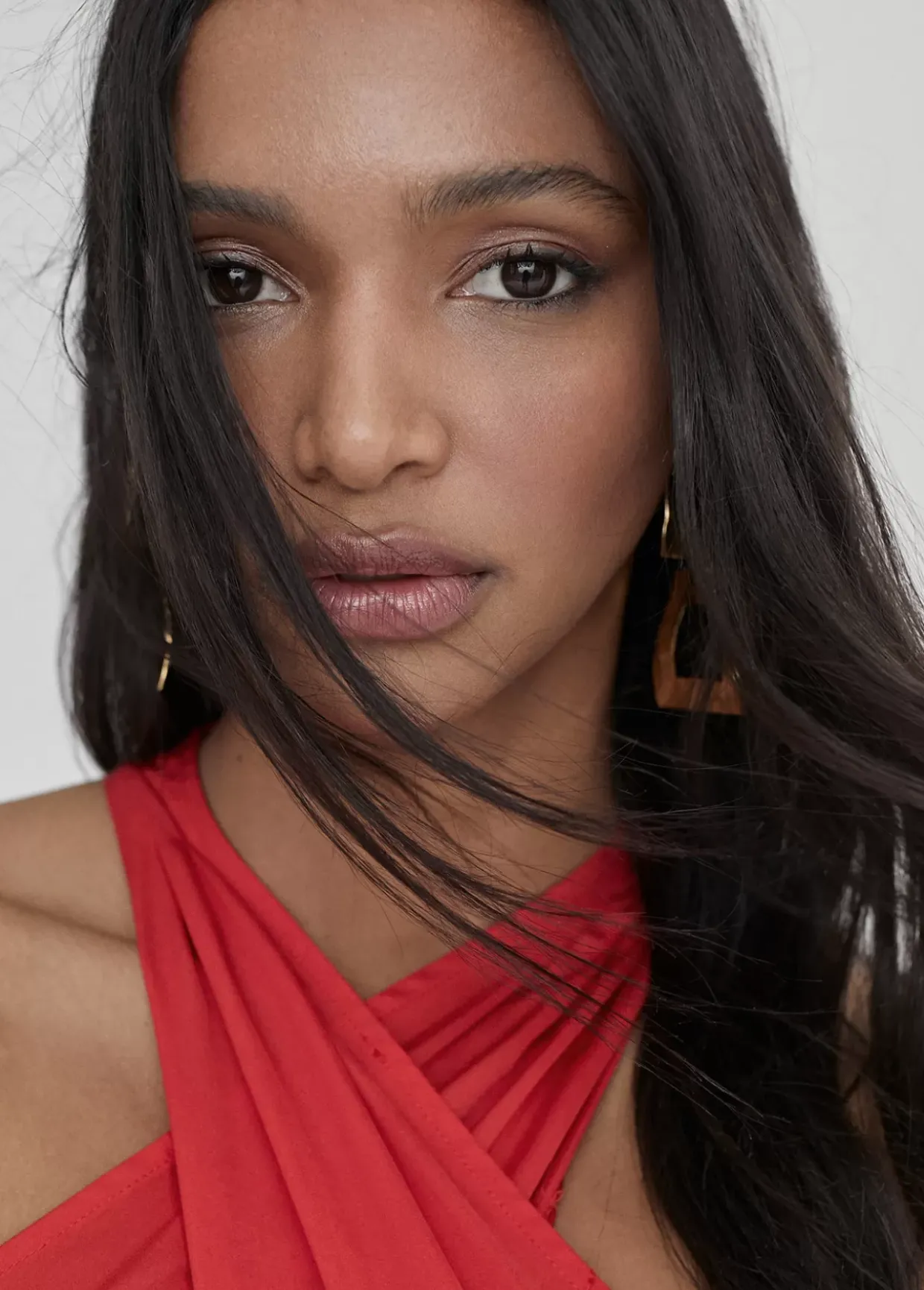 Vestido midi cuello halter cruzado