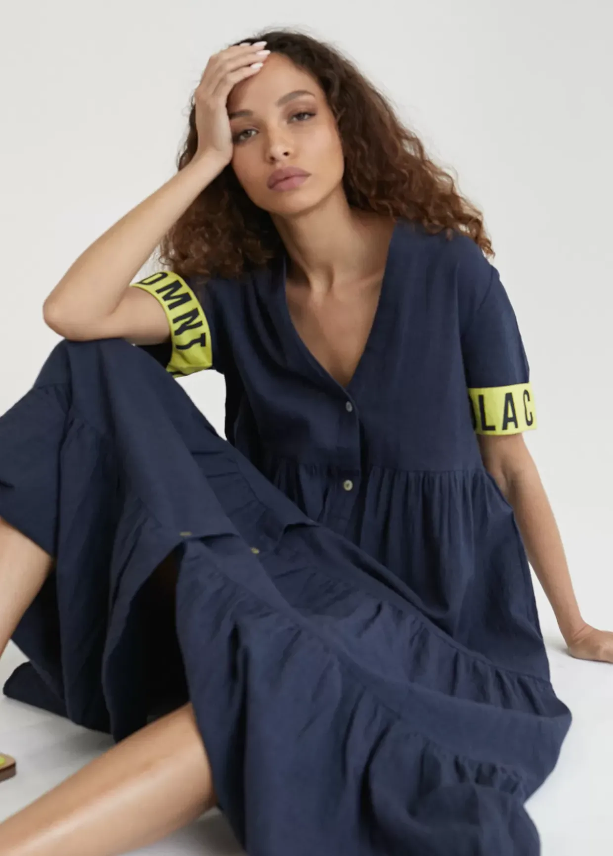 Vestido midi de volantes