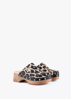 Zueco con estampado animal